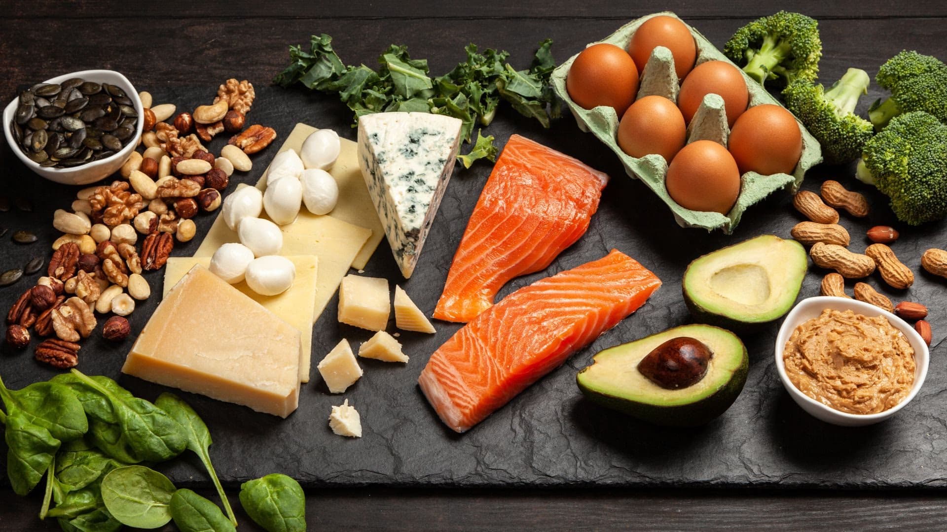 Keto og søvn: Slik påvirker kostholdet nattesøvnen din – artikkel