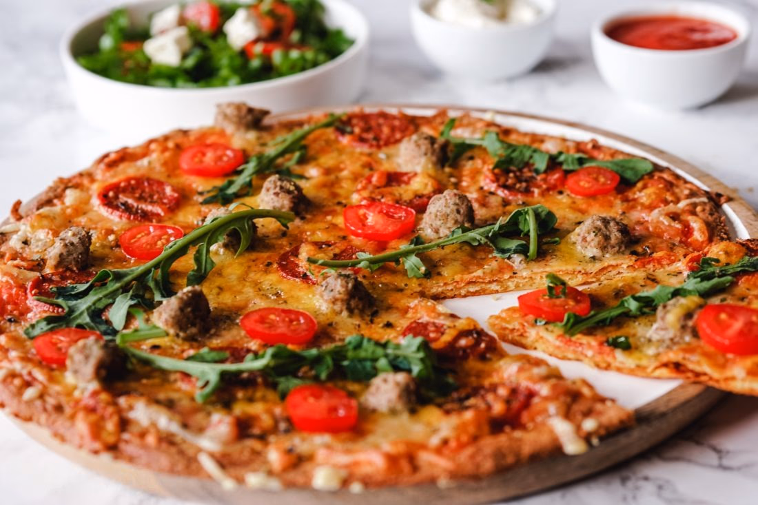 Enkel Pizza Italiano uten Sukker, Gluten og Gjær – ferdig rett