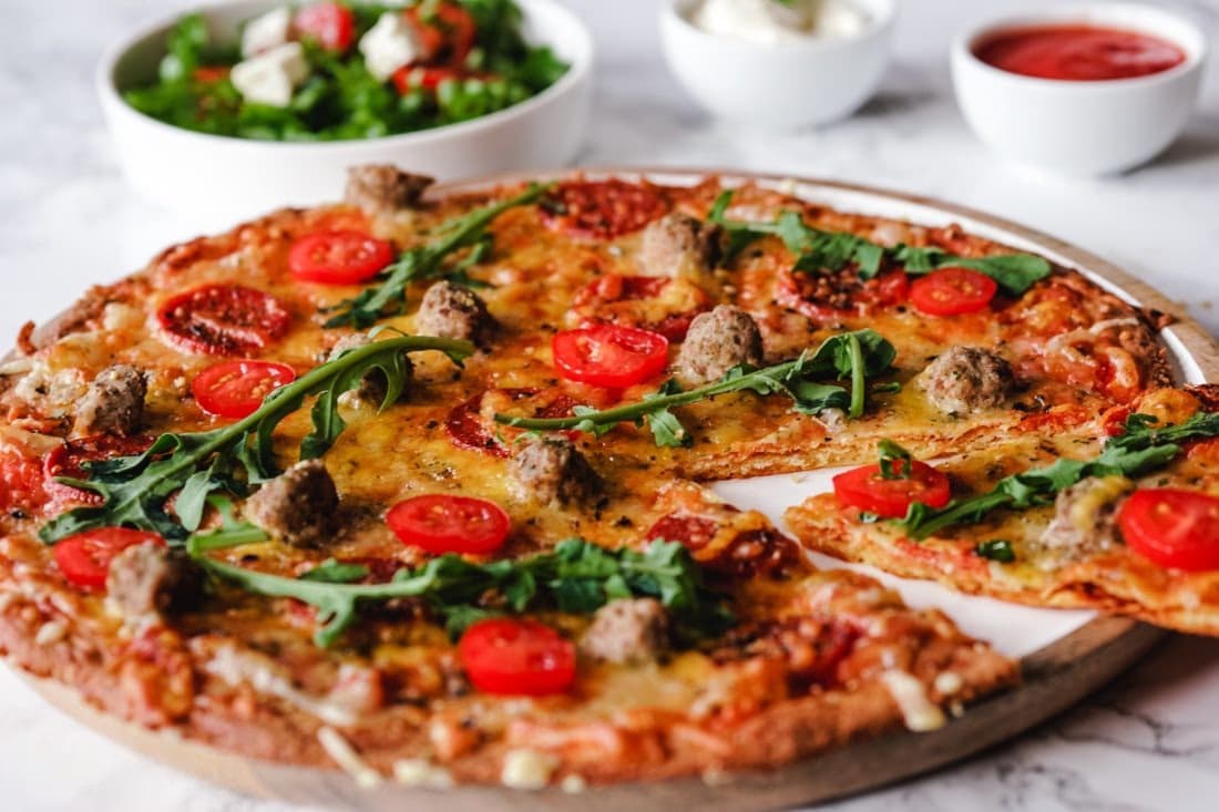 Enkel Pizza Italiano uten Sukker, Gluten og Gjær – ferdig rett