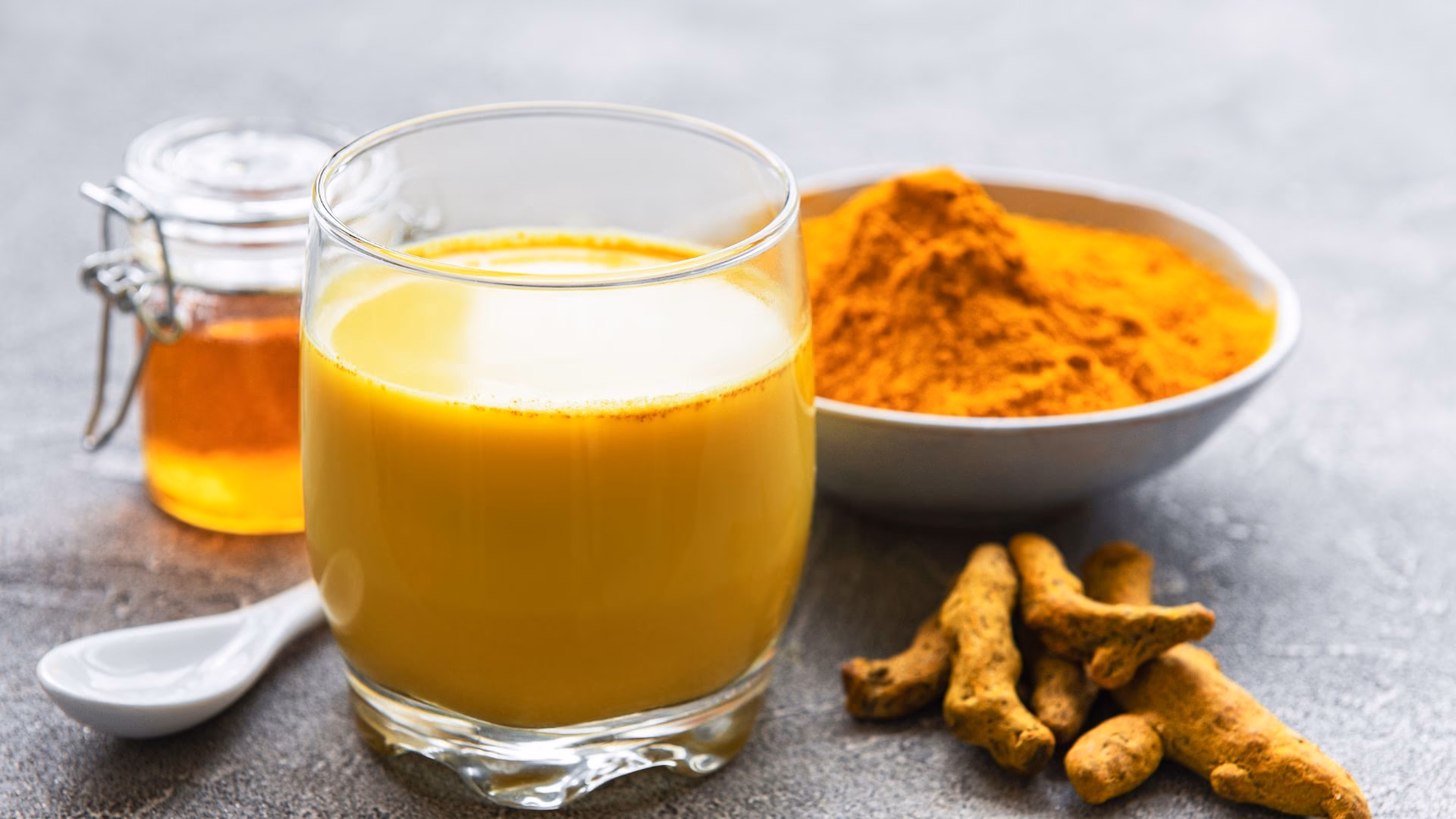 Golden Milk / Gullmelk – Sunn og Smakfull Gurkemeiedrikk – ferdig rett