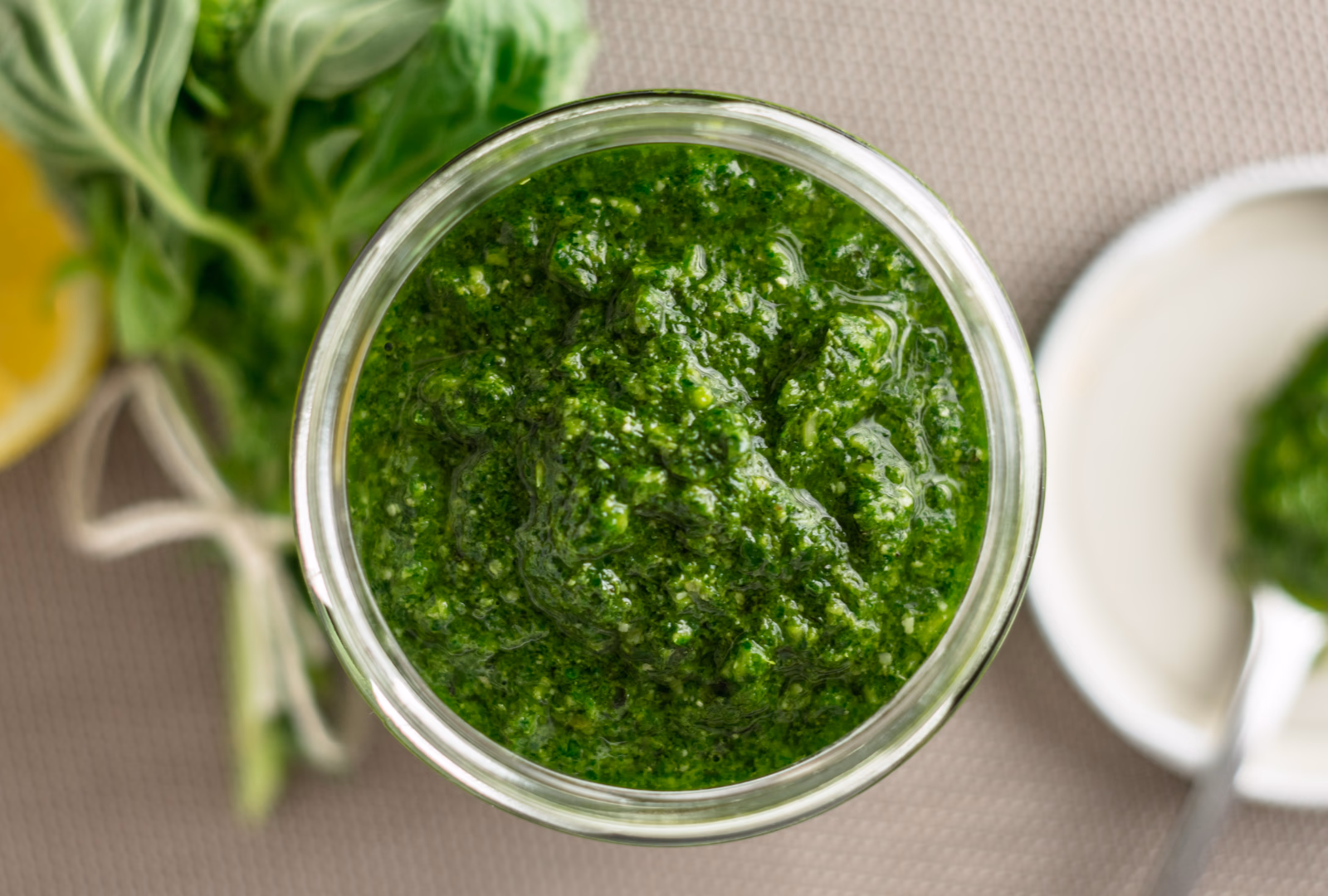 Hjemmelaget pesto – ferdig rett