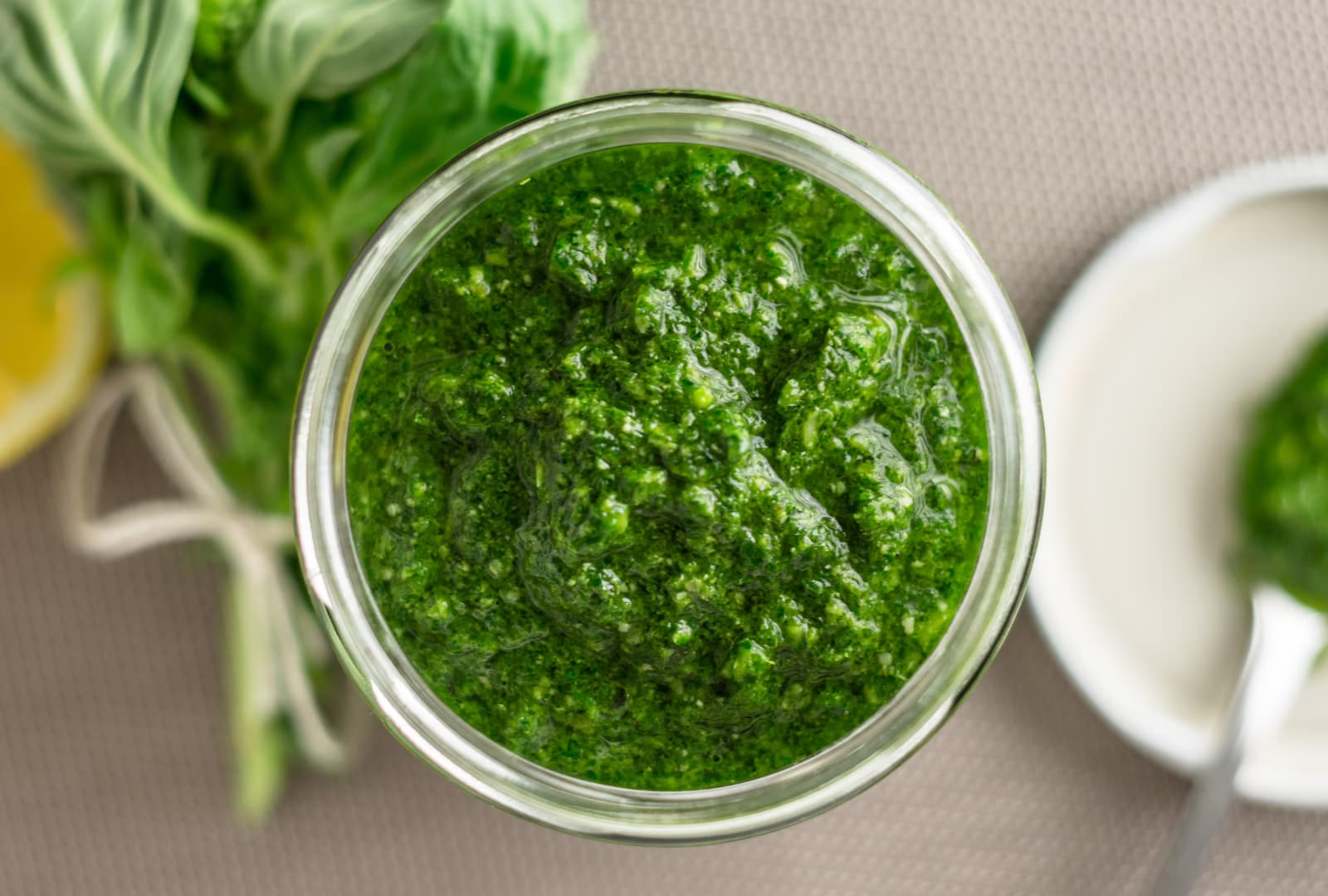 Hjemmelaget pesto – ferdig rett