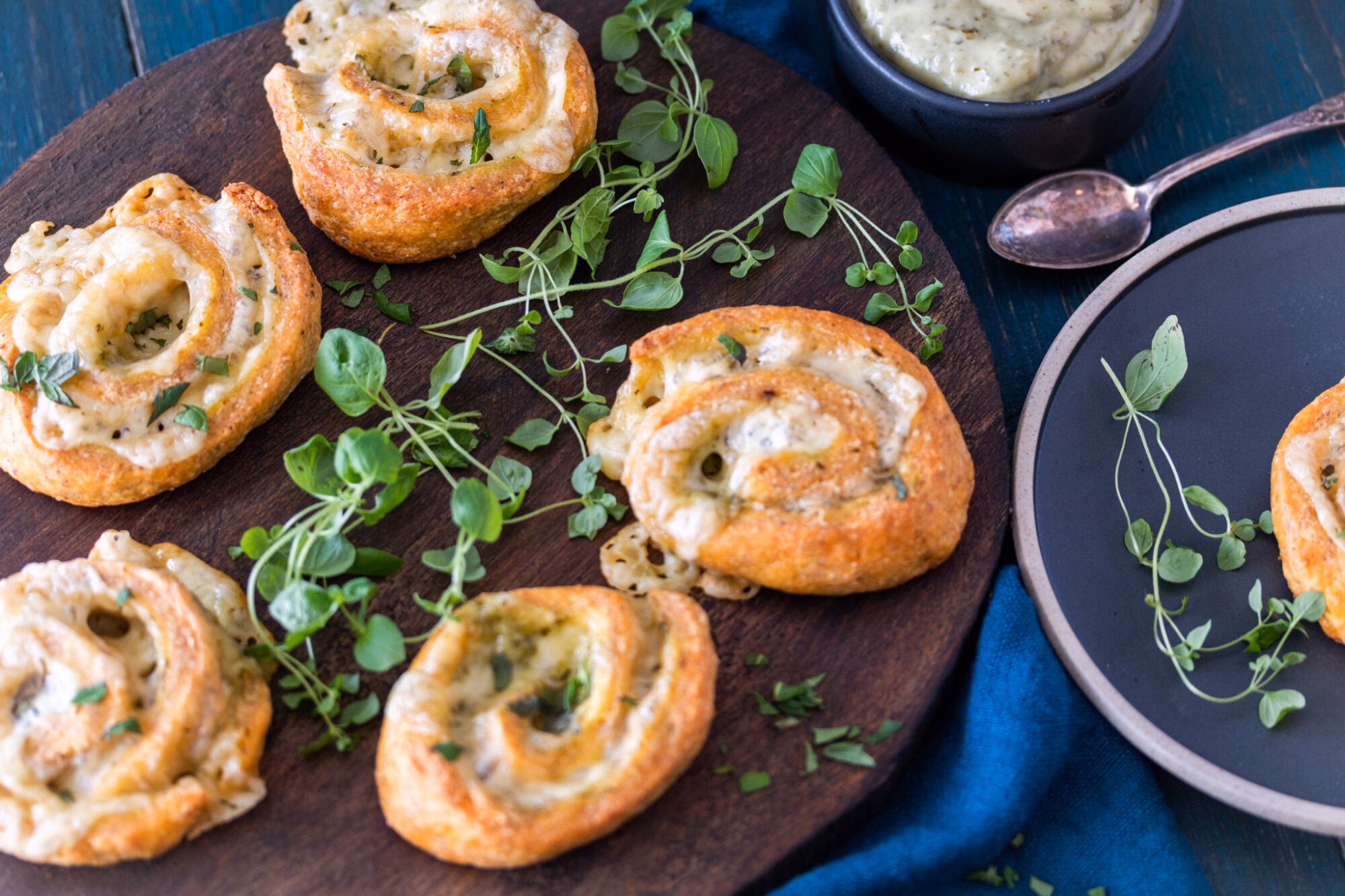 Keto Pesto og Tomat Pizza Snurrer – ferdig rett