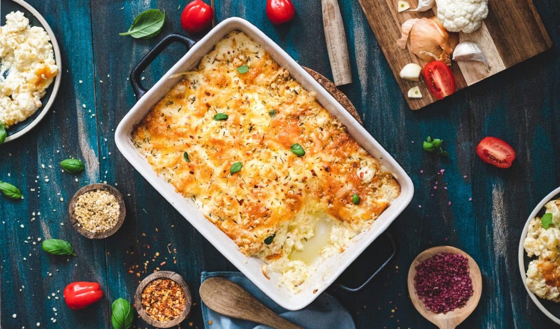 Ketovennlig Mac´n cheese gryte med kremet ostesaus og urter. – ferdig rett