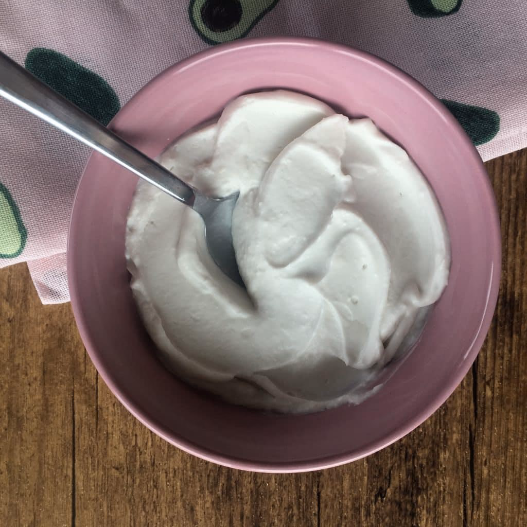 Kokosyoghurt – hjemmelaget med to ingredienser – ferdig rett