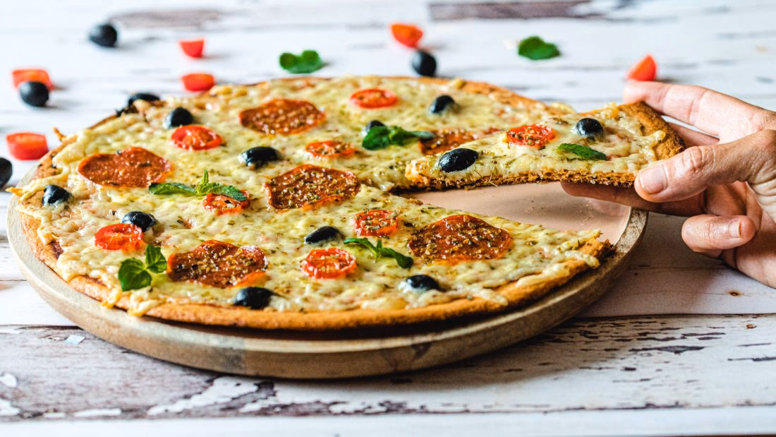 Lavkarbo og Glutenfri Pizza – Klar på 25 Minutter – ferdig rett