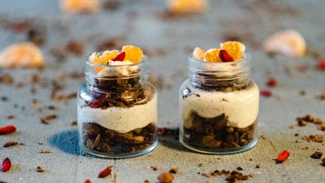 Lavkarbo Miniostekaker med Granola og Klementin – ferdig rett