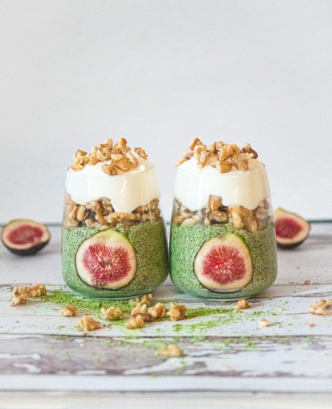 Matcha Chiapudding med yoghurt, Nøtter og Fiken – ferdig rett