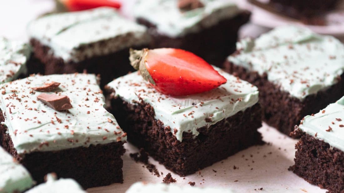 Sjokoladebrownies med Spirulina-krem – ferdig rett