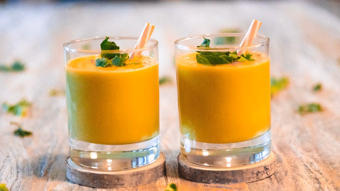 Smoothie med gurkemeie – ferdig rett
