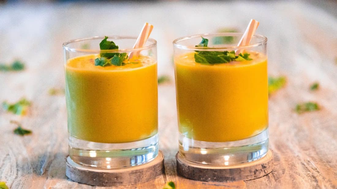 Smoothie med gurkemeie – ferdig rett