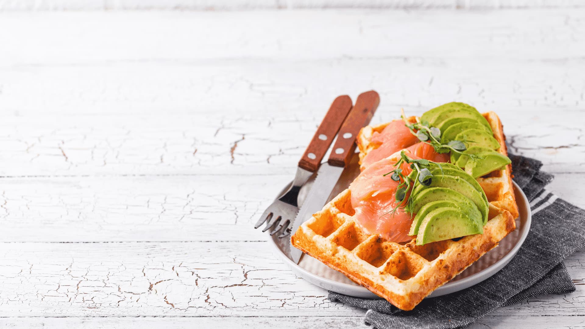 Verdens Enkleste Chaffles – Lavkarbovafler med Ost og Egg – ferdig rett