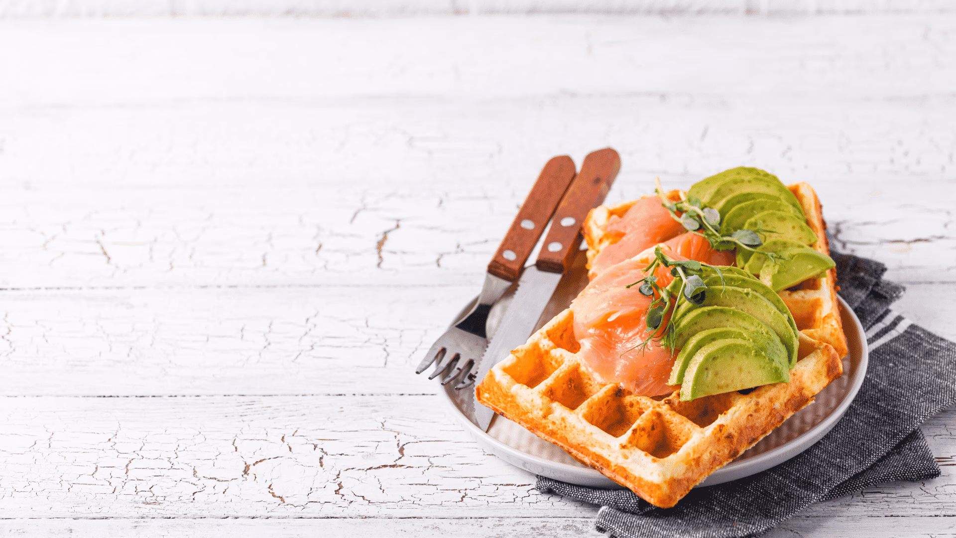 Verdens Enkleste Chaffles – Lavkarbovafler med Ost og Egg – ferdig rett
