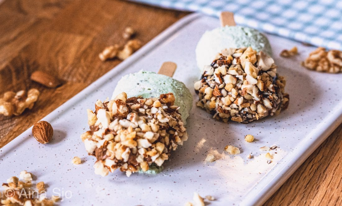 Avokadois med Sjokolade og Nøtter