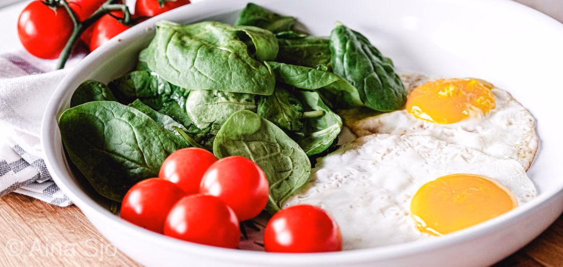 Enkel lavkarbo frokost: Stekte Egg med Grønnsaker