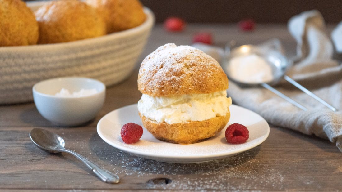 Glutenfrie Lavkarbo Fastelavensboller med Bringebærkrem