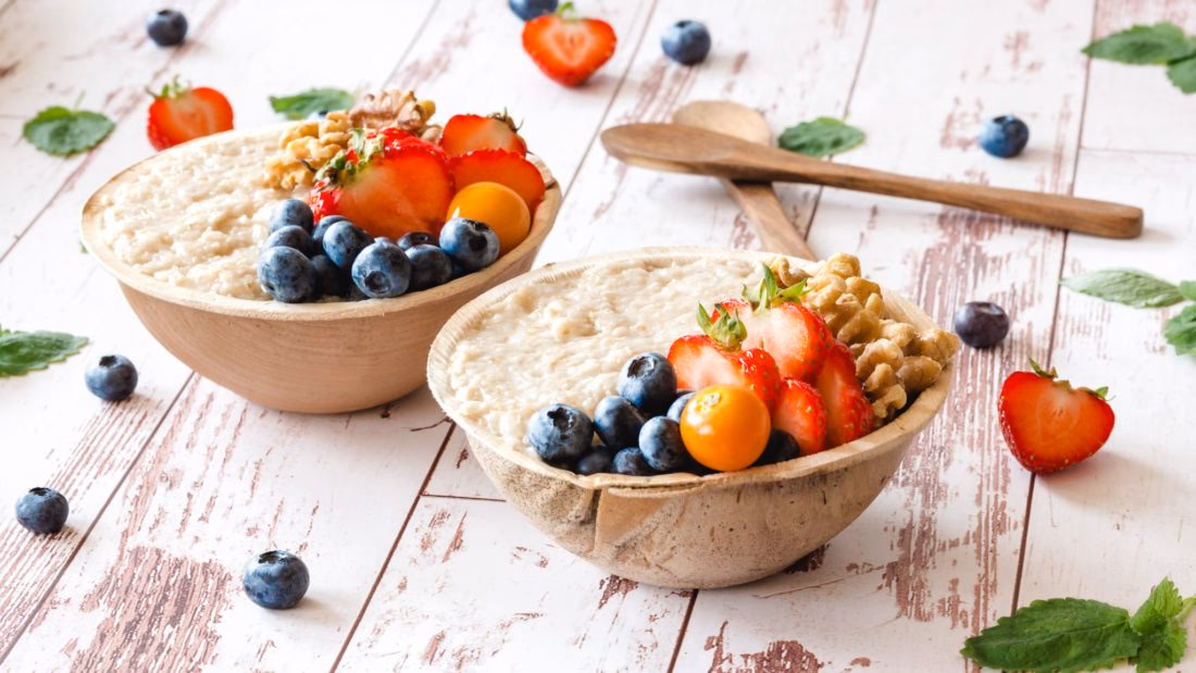 Havregrøt med Nøtter og Bær – Meierifri og Smakfull