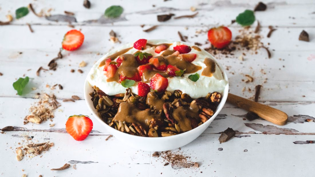 Hjemmelaget Granola med Friske Bær