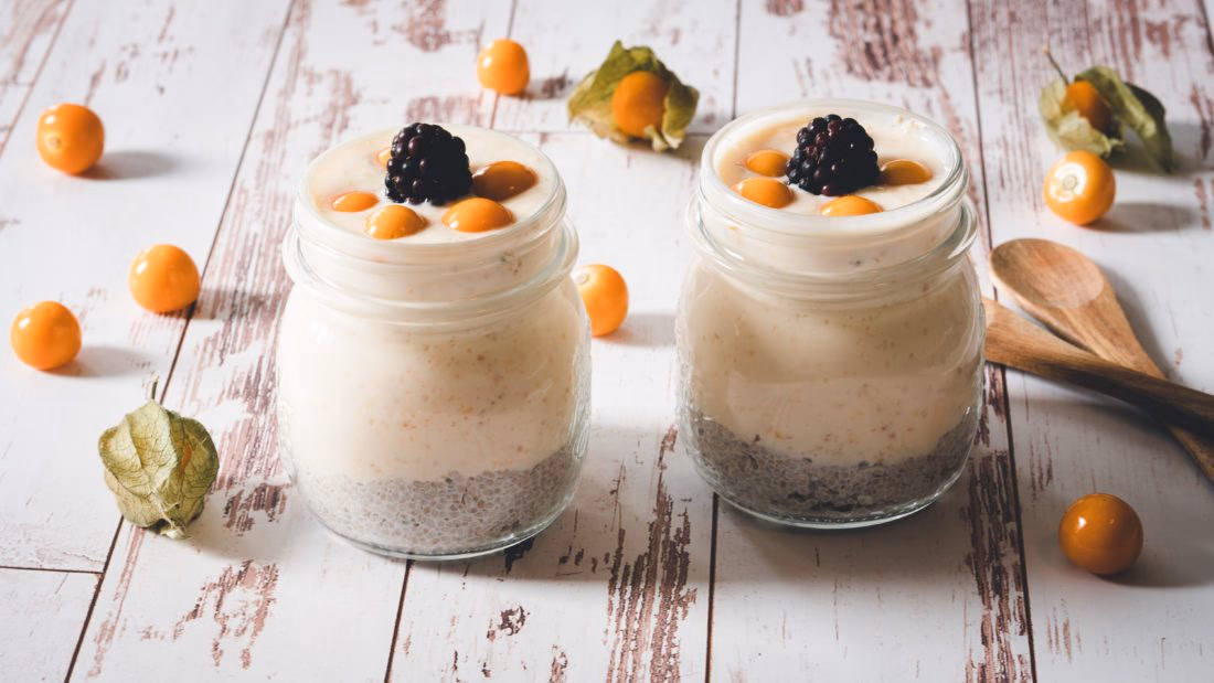 Hvit Chiapudding med yoghurt og Bær