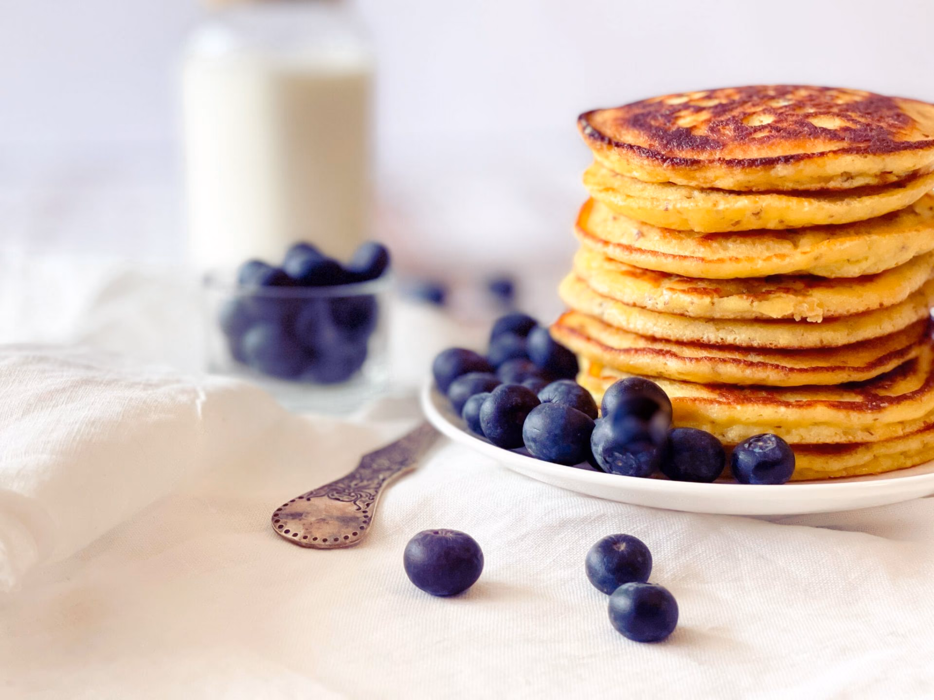 KETO frokost pannekaker med Ricotta og friske blåbær