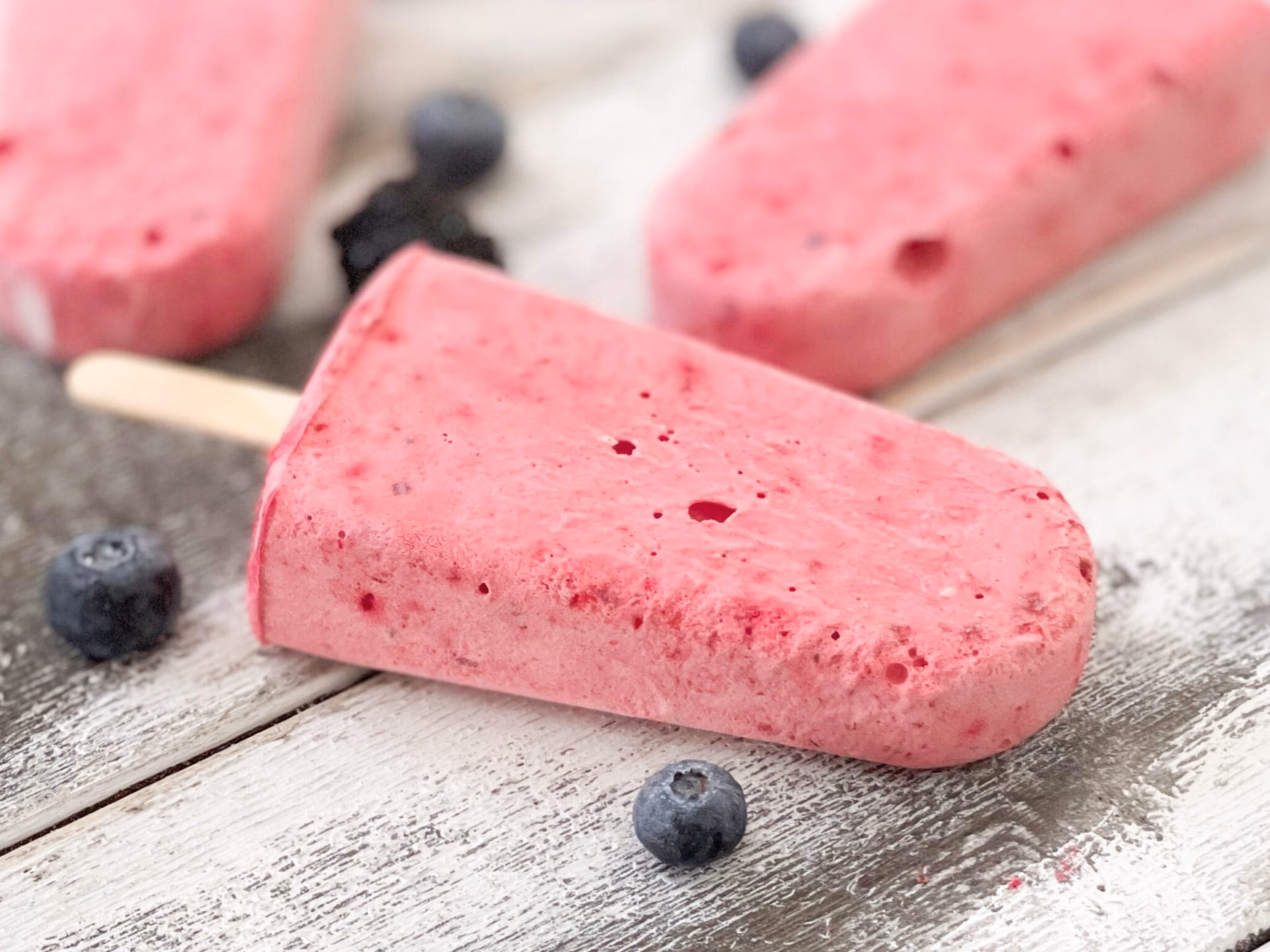 ketovennlig is av kokos og friske bær