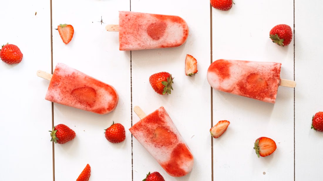 Ketovennlig jordbæris med Gresk Yogurt