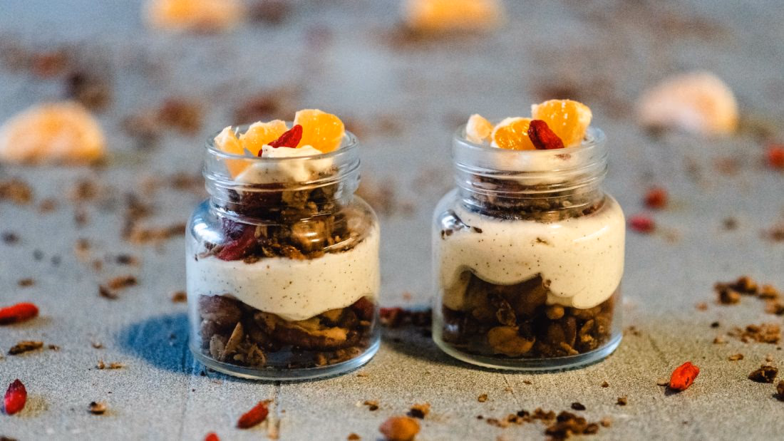 Lavkarbo Miniostekaker med Granola og Klementin