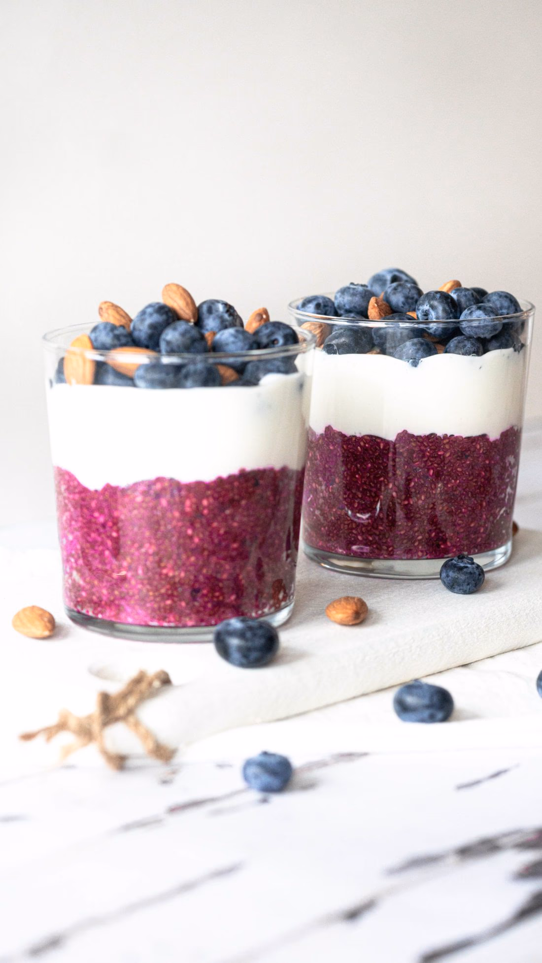 Lilla Chiapudding med Gresk yoghurt og Friske Bær