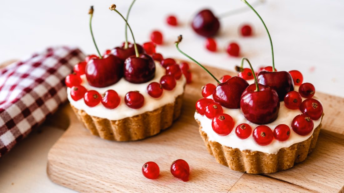 Mini Vaniljeterter med Friske Bær