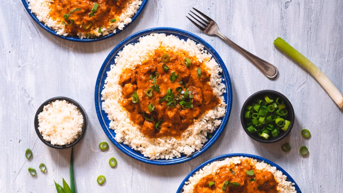 Saftig Kyllingfilet i Kremet Spicy Fløtesaus med Blomkålris