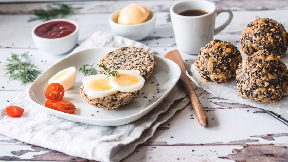 Sesamfrørundstykker: Glutenfri og Lavkarbo-vennlig