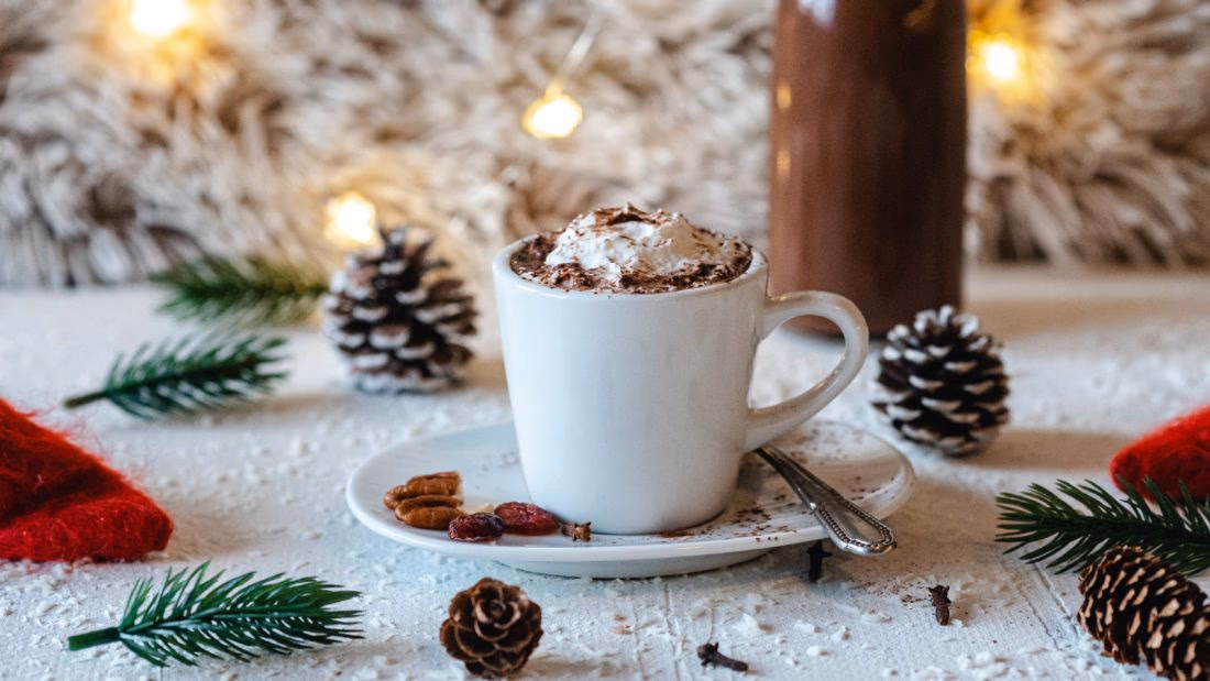 Sunn Kakao med Sjokoladedryss og Pisket Krem